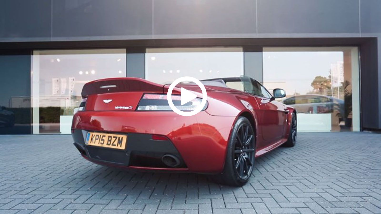 Εμβατήριο πολέμου από Aston Martin